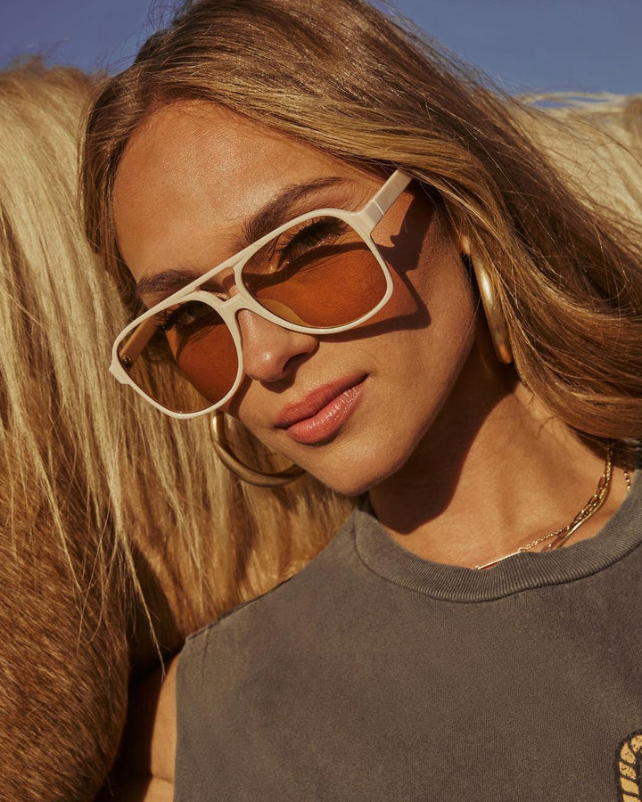 Vinna | Women’s aviator sunglasses with oversized frame and tinted lenses