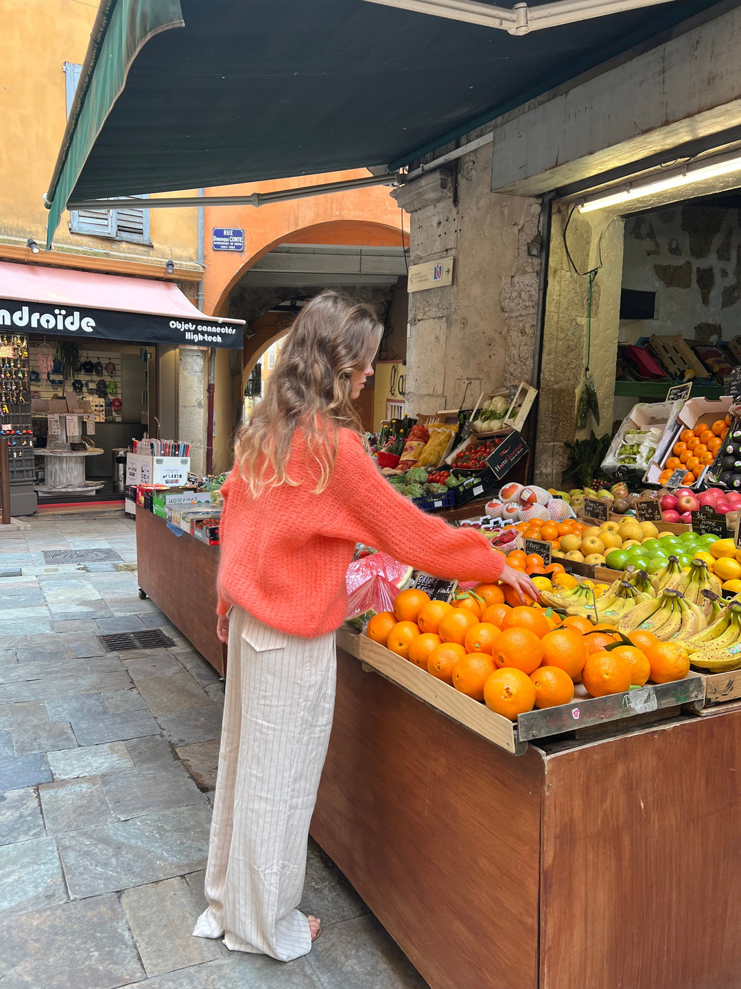 Iris | Women’s knit sweater with oversized round neck design