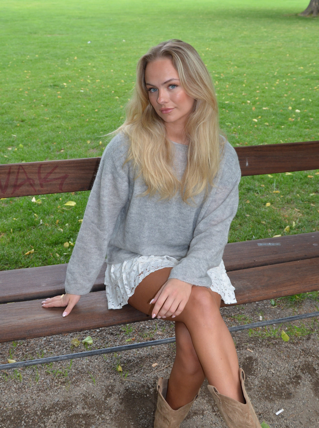 Amara | Women’s knit sweater with round neck design