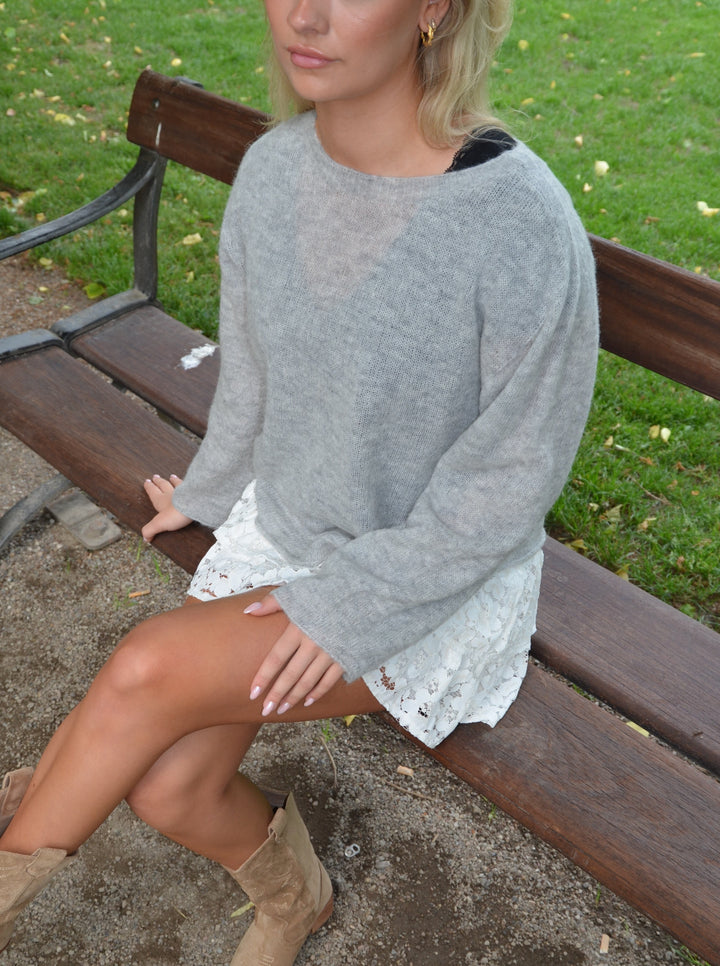 Amara | Women’s knit sweater with round neck design