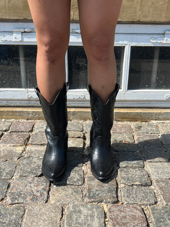 Athena | Women’s cowboy boots with stitching detail and mid-shin fit