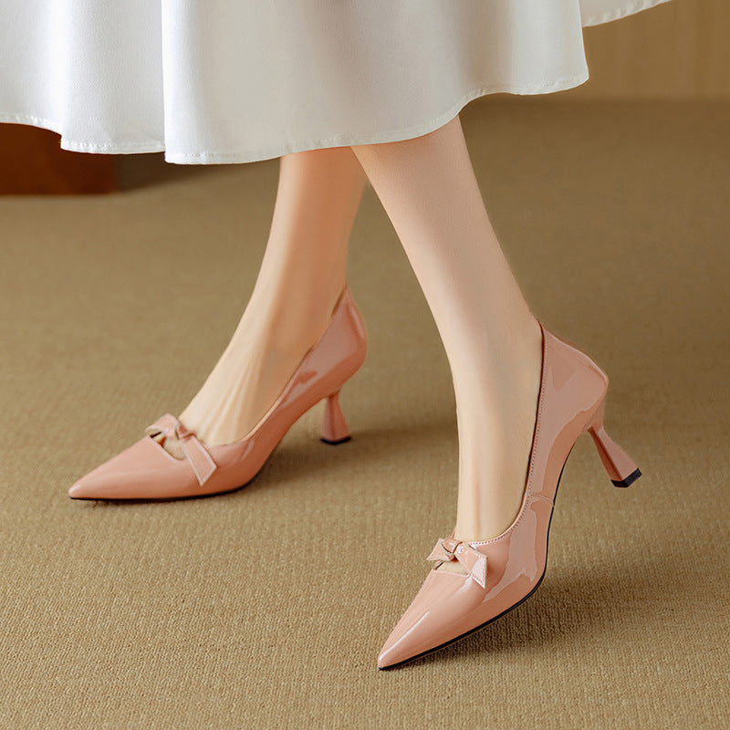 Shiela | Women’s pumps with pointed toe heels and bow detail