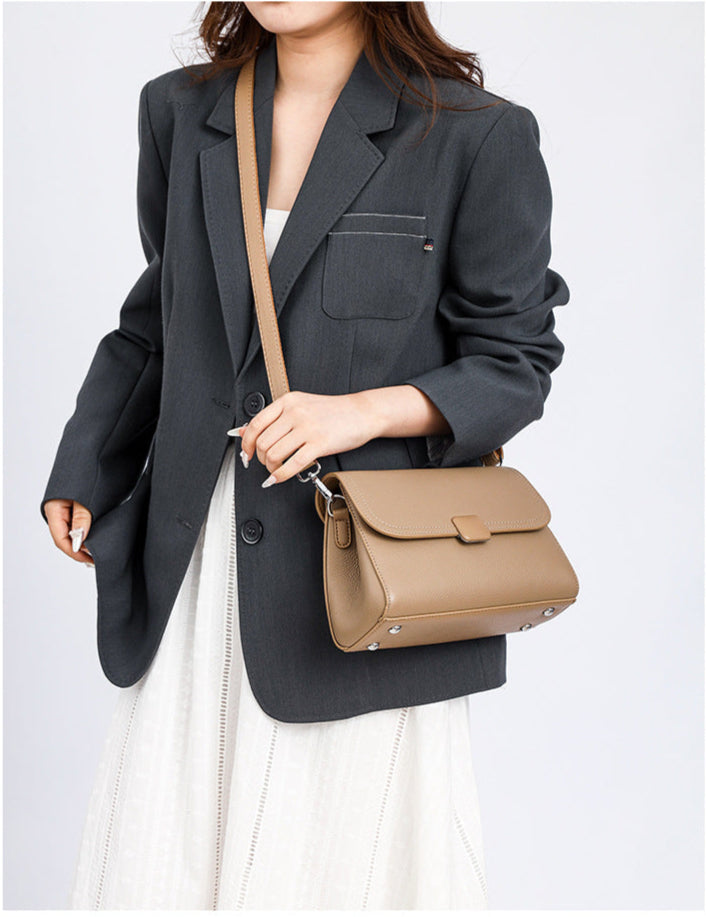 Kimmy | Women’s shoulder bag with structured design and adjustable strap