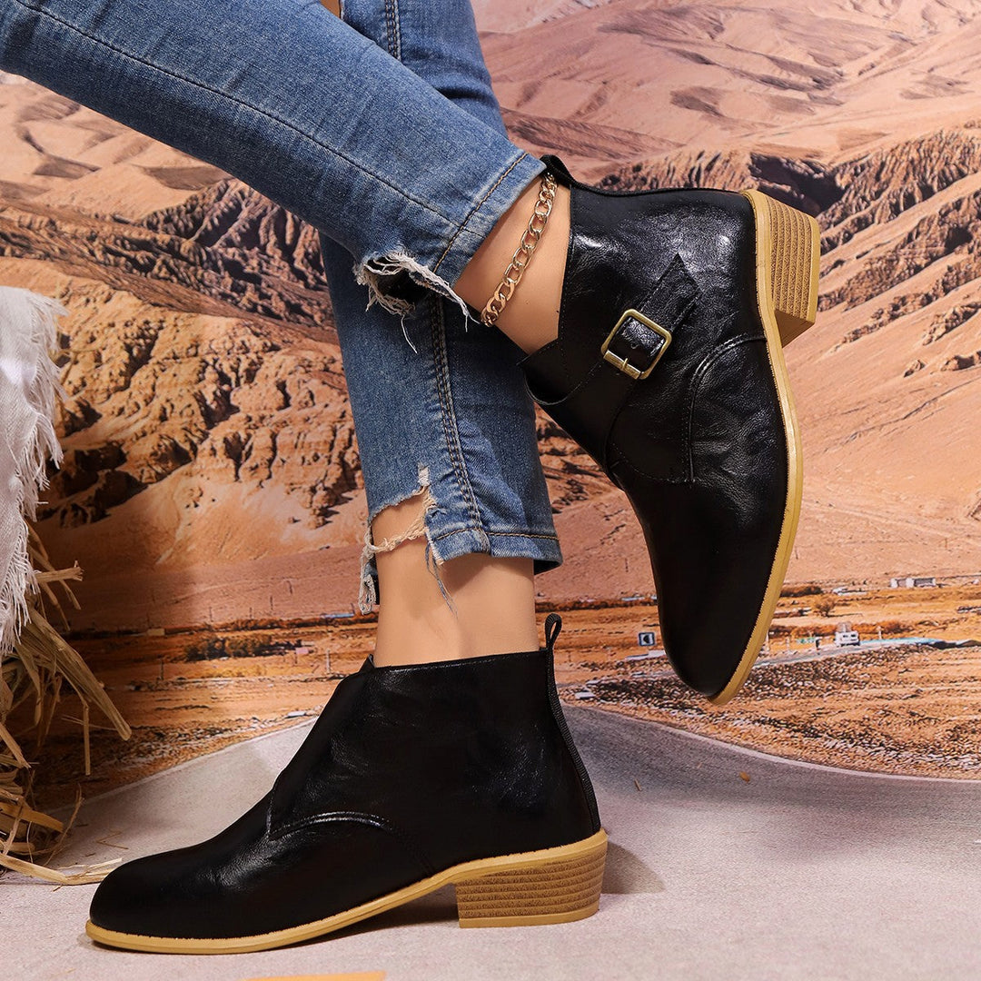Riza | Women’s ankle boots with pointed toe, buckle detail and back zipper
