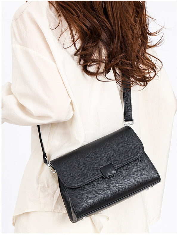 Kimmy | Women’s shoulder bag with structured design and adjustable strap