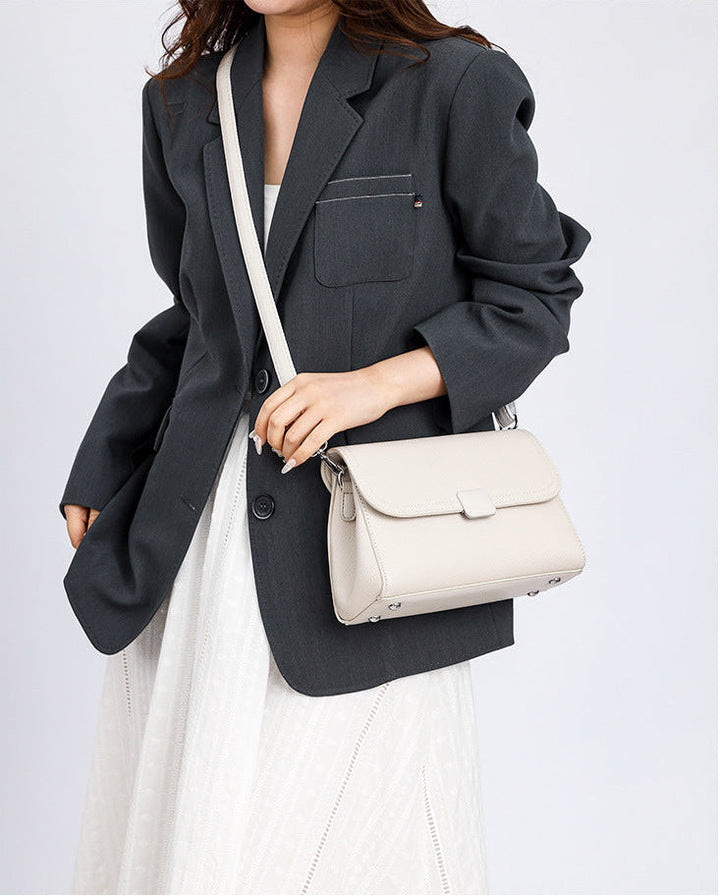 Kimmy | Women’s shoulder bag with structured design and adjustable strap