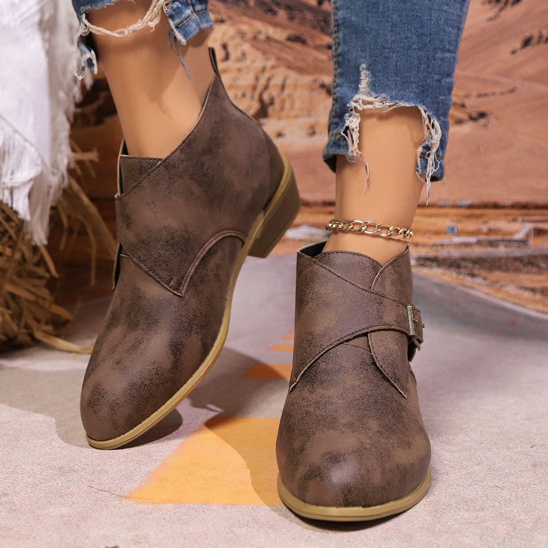 Riza | Women’s ankle boots with pointed toe, buckle detail and back zipper