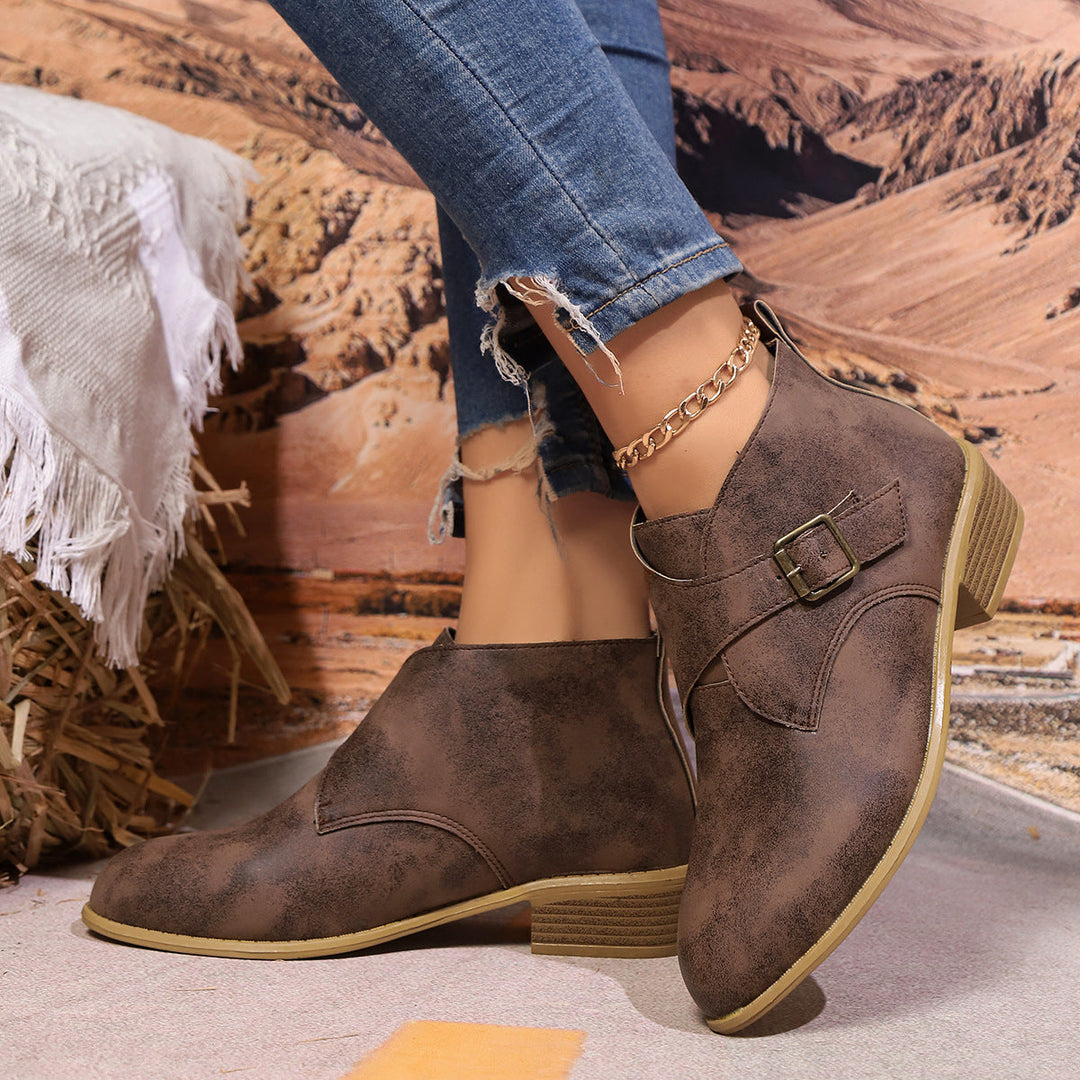 Riza | Women’s ankle boots with pointed toe, buckle detail and back zipper