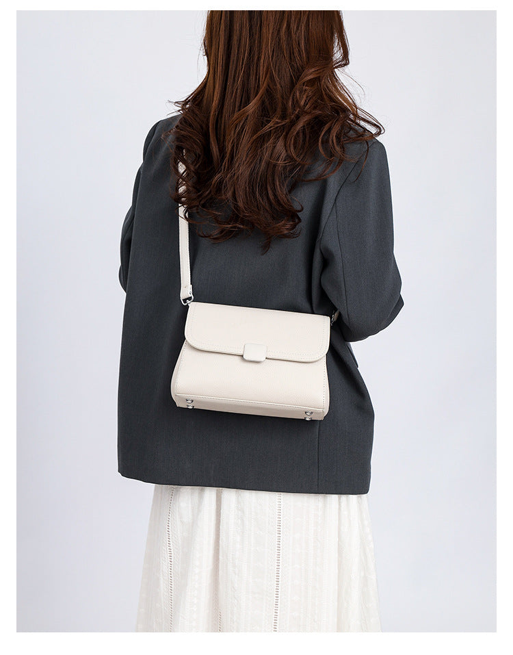 Kimmy | Women’s shoulder bag with structured design and adjustable strap