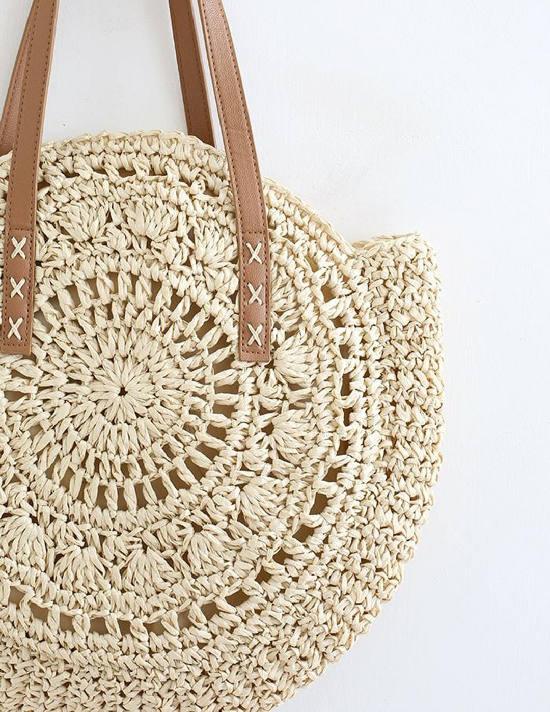 Janeth | Women’s handmade round straw tote bag with zipper closure