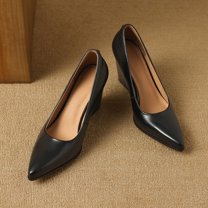 Veronica | Women’s pointed-toe block heel pumps with classic finish