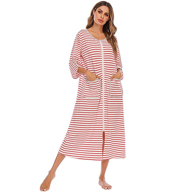 Lena | Women’s long bathrobe with hood, zipper closure and side pockets