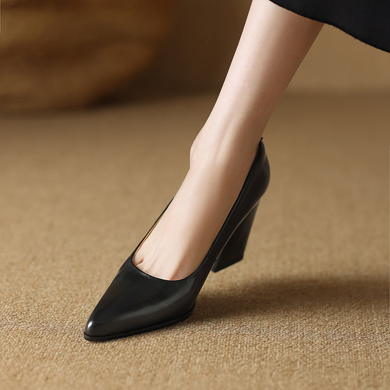 Veronica | Women’s pointed-toe block heel pumps with classic finish