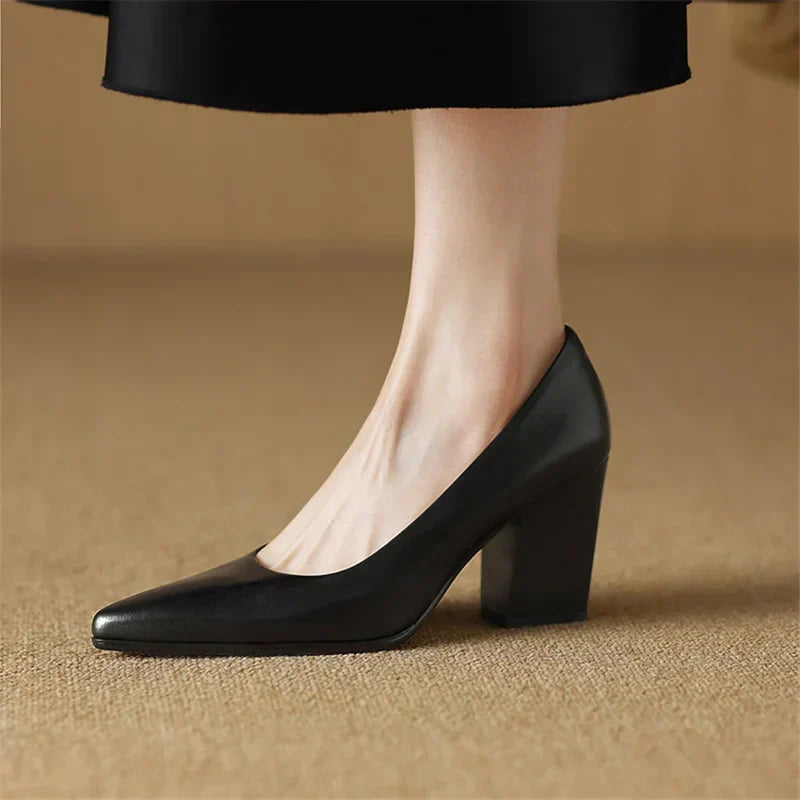 Veronica | Women’s pointed-toe block heel pumps with classic finish
