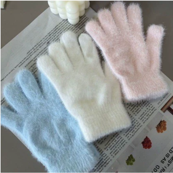 Wylla | Women’s plush winter gloves with a soft bow accent