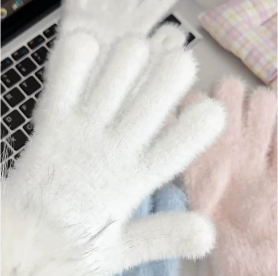 Wylla | Women’s plush winter gloves with a soft bow accent