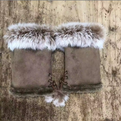 Kylin | Women’s fingerless wrist warmers with plush trim and vibrant patterned detail