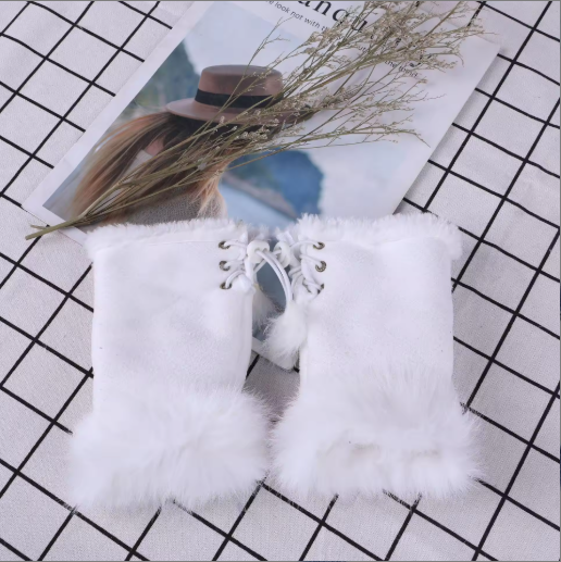 Kylin | Women’s fingerless wrist warmers with plush trim and vibrant patterned detail