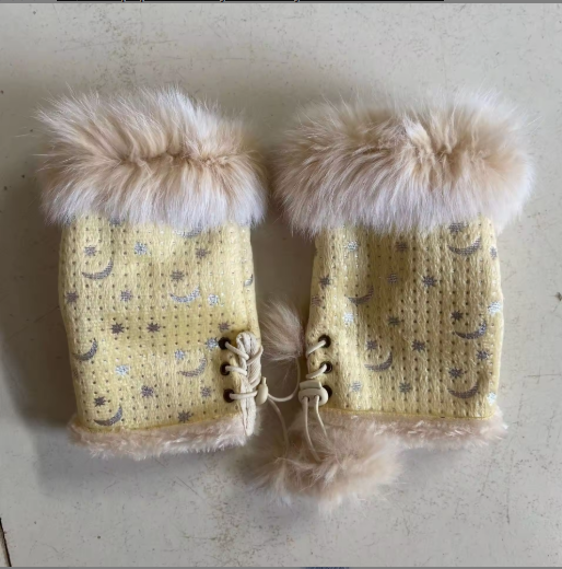 Kylin | Women’s fingerless wrist warmers with plush trim and vibrant patterned detail