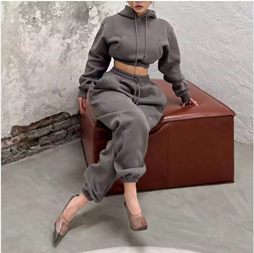 Serinelle | Women’s cropped fleece hoodie set with a relaxed modern silhouette