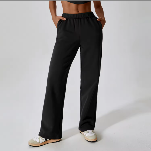 Orwyn | Women’s wide-leg fleece sweatpants with a relaxed streamlined silhouette
