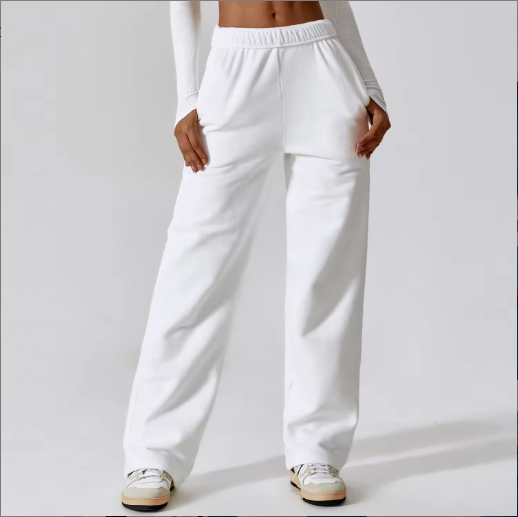 Orwyn | Women’s wide-leg fleece sweatpants with a relaxed streamlined silhouette