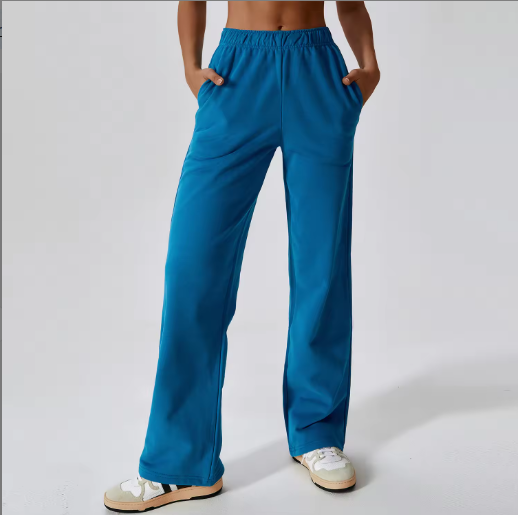 Orwyn | Women’s wide-leg fleece sweatpants with a relaxed streamlined silhouette