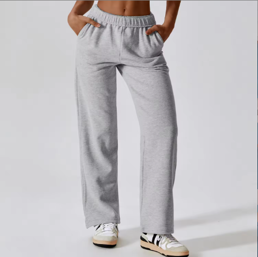Orwyn | Women’s wide-leg fleece sweatpants with a relaxed streamlined silhouette