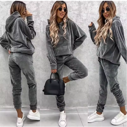 Verin | Women’s plush lounge set with a relaxed hooded top and tapered joggers