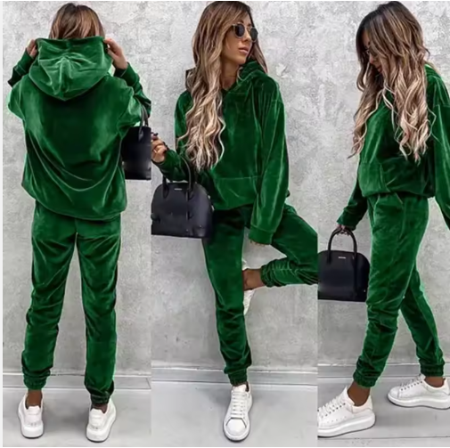 Verin | Women’s plush lounge set with a relaxed hooded top and tapered joggers