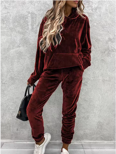 Verin | Women’s plush lounge set with a relaxed hooded top and tapered joggers
