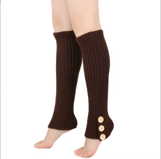 Saevyn | Women’s knitted striped leg warmers with a soft, seasonal profile