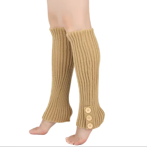 Saevyn | Women’s knitted striped leg warmers with a soft, seasonal profile