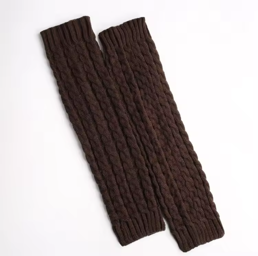 Oriva | Women’s cable-knit winter leg warmers with a soft seasonal profile