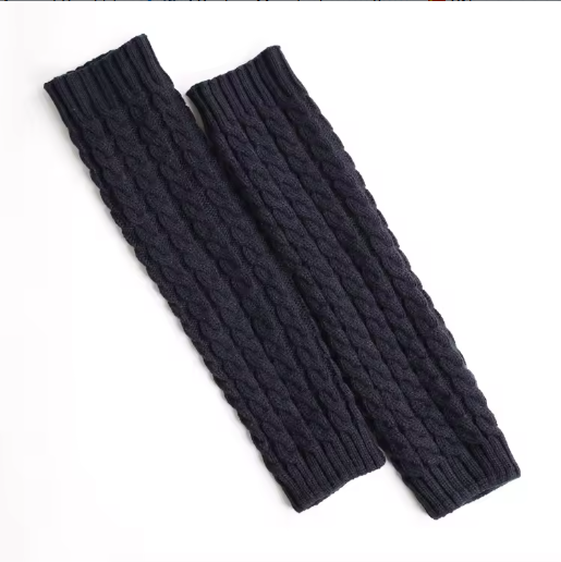 Oriva | Women’s cable-knit winter leg warmers with a soft seasonal profile