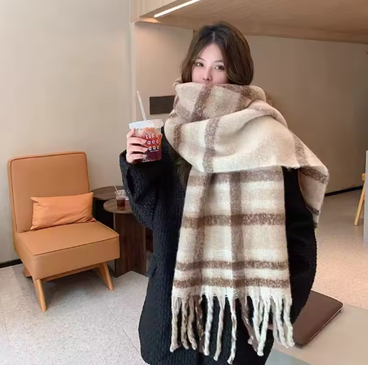 Ashana | Women’s checkered winter scarf with a soft, warm seasonal profile