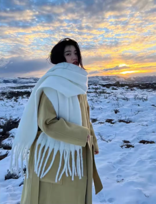 Ashana | Women’s checkered winter scarf with a soft, warm seasonal profile