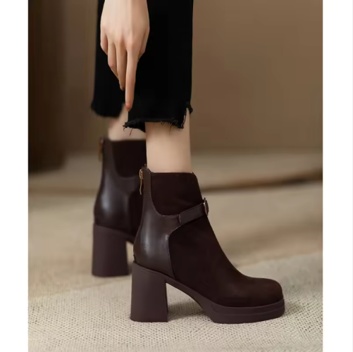Rysara | Women’s rear-zipper ankle boots with a structured seasonal profile