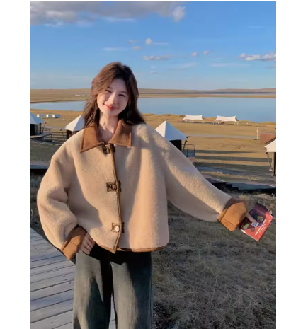 Kelra | Women’s reversible lambswool coat with a relaxed retro-inspired seasonal profile