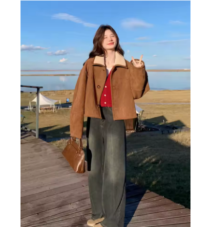 Kelra | Women’s reversible lambswool coat with a relaxed retro-inspired seasonal profile