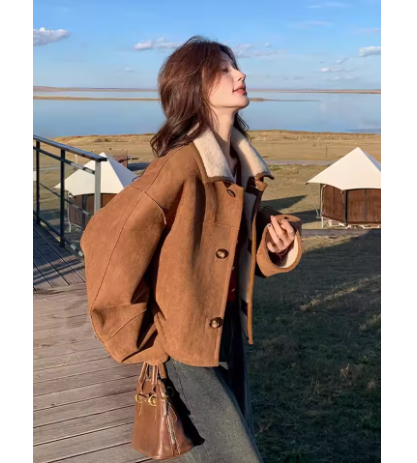 Kelra | Women’s reversible lambswool coat with a relaxed retro-inspired seasonal profile