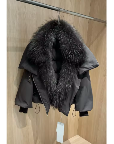 Arlia | Women’s down puffer coat with a large fur-collar winter silhouette