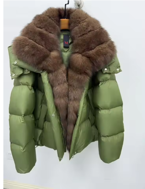 Vyrle | Women’s down jacket with detachable sleeves and a structured fur-style collar