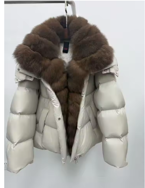 Vyrle | Women’s down jacket with detachable sleeves and a structured fur-style collar