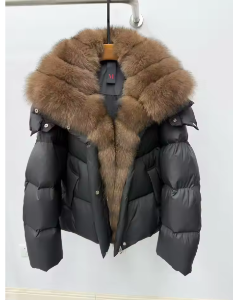 Vyrle | Women’s down jacket with detachable sleeves and a structured fur-style collar