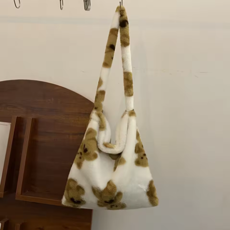 Verlisse | Women’s fluffy flower tote with a soft, roomy seasonal profile