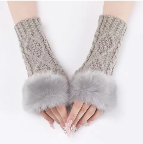 Harlis | Women’s knit fingerless gloves with a textured jacquard design