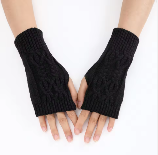 Fessy | Women’s short knit fingerless gloves with a crossed textured design