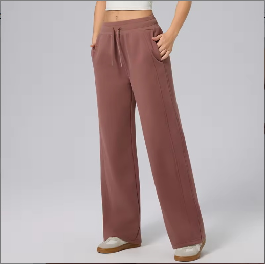 Averin | Women’s wide-leg fleece sweatpants with a clean, relaxed silhouette