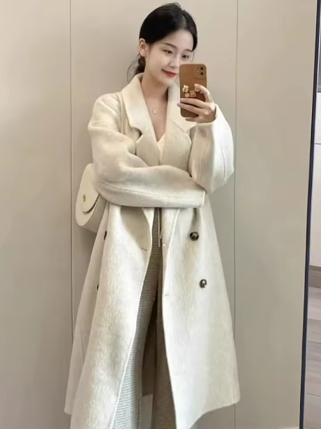 Tissara | Women’s vintage-inspired woolen coat with a relaxed mid-length profile